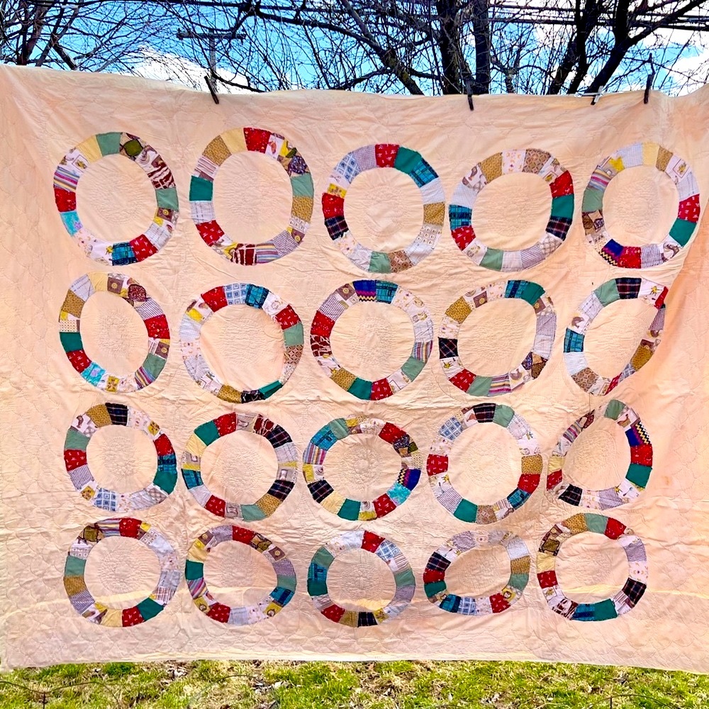Antique Vintage Patchwork Quilt with Multicolor Rings 74”x93” Wedding Ring